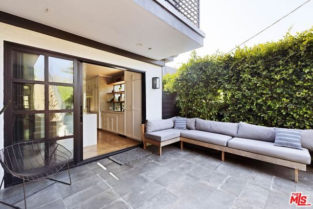 3024 Stanford Avenue, Los Angeles, CA 90292