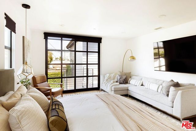 3024 Stanford Avenue, Los Angeles, CA 90292