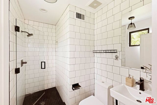3024 Stanford Avenue, Los Angeles, CA 90292
