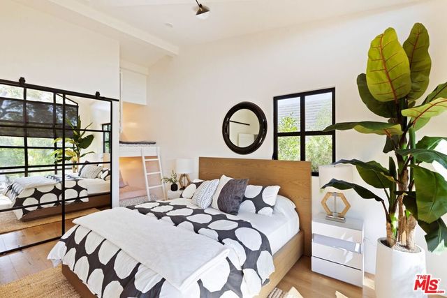 3024 Stanford Avenue, Los Angeles, CA 90292