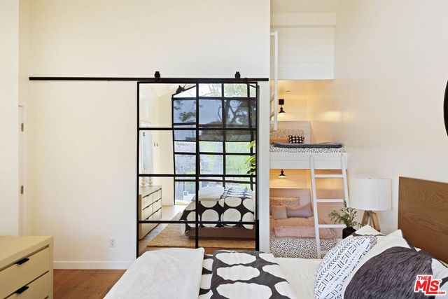 3024 Stanford Avenue, Los Angeles, CA 90292