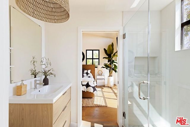 3024 Stanford Avenue, Los Angeles, CA 90292