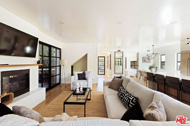 3024 Stanford Avenue, Los Angeles, CA 90292