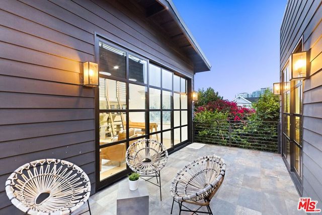 3024 Stanford Avenue, Los Angeles, CA 90292