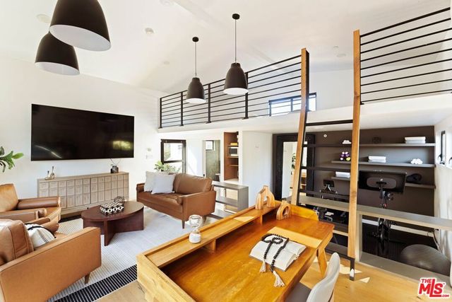 3024 Stanford Avenue, Los Angeles, CA 90292