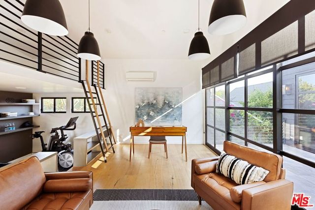 3024 Stanford Avenue, Los Angeles, CA 90292