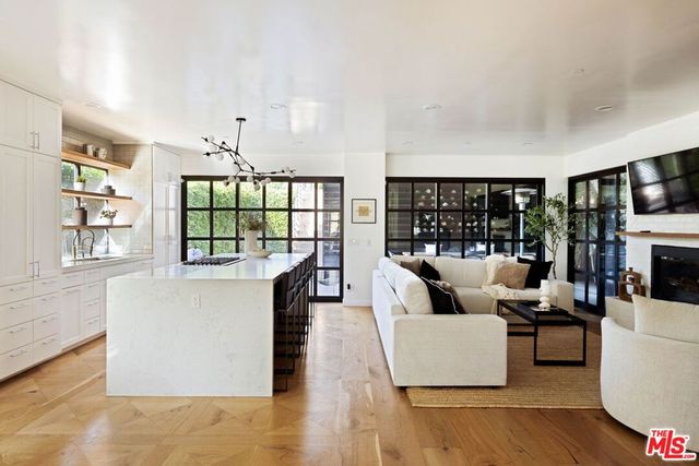 3024 Stanford Avenue, Los Angeles, CA 90292