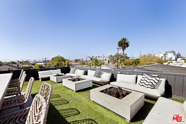 3024 Stanford Avenue, Los Angeles, CA 90292
