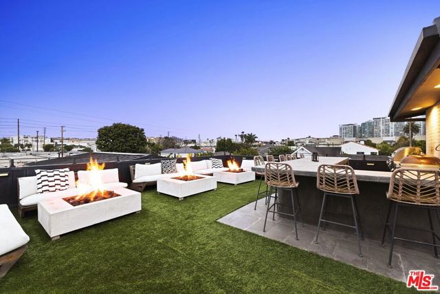 3024 Stanford Avenue, Los Angeles, CA 90292