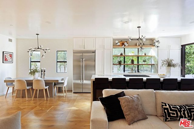 3024 Stanford Avenue, Los Angeles, CA 90292