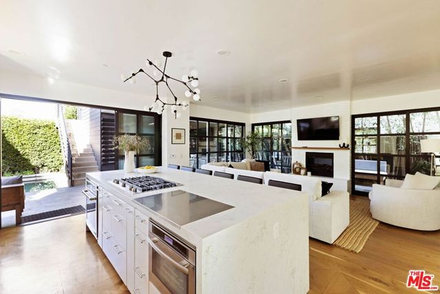 3024 Stanford Avenue, Los Angeles, CA 90292