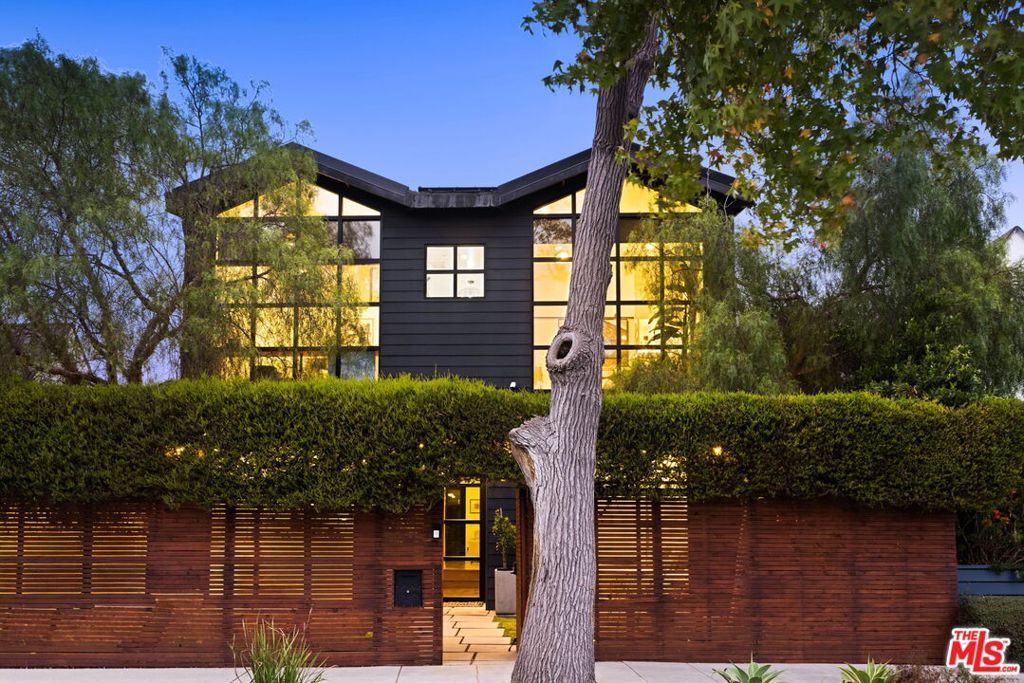 3024 Stanford Avenue, Los Angeles, CA 90292