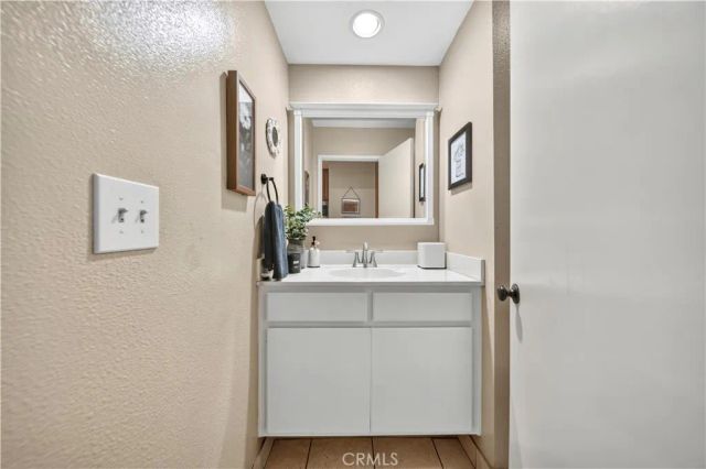 22839 Banyan 332, Saugus, CA 91390