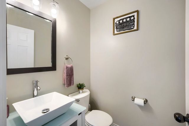 1310 W Darlington Circle, Hoffman Estates, IL 60169