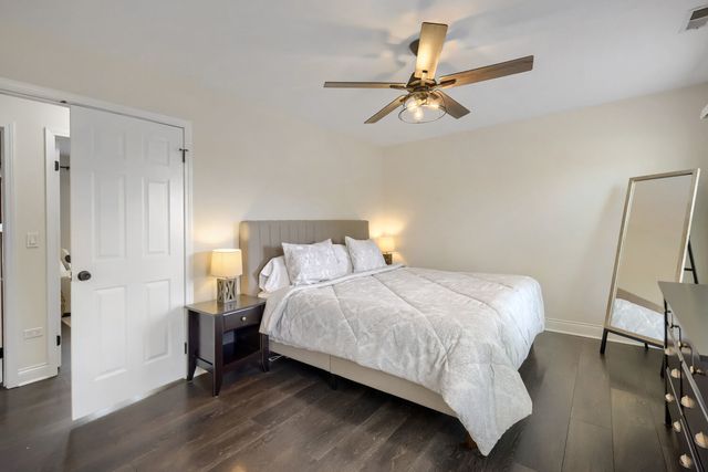 1310 W Darlington Circle, Hoffman Estates, IL 60169