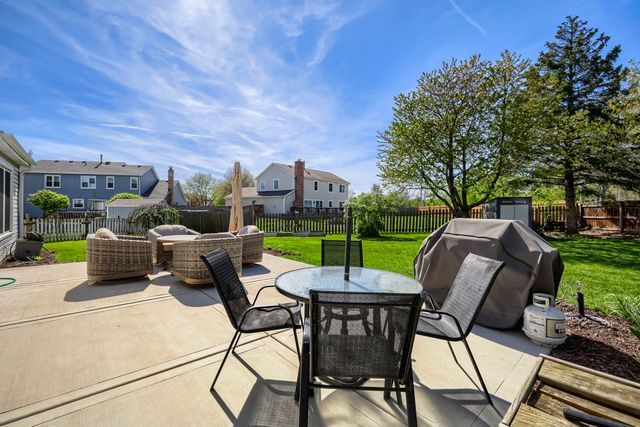 1310 W Darlington Circle, Hoffman Estates, IL 60169