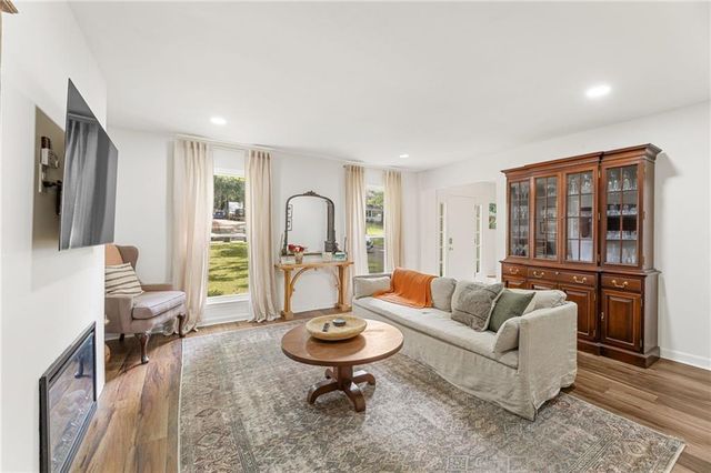 170 Laurel Mill Court, Roswell, GA 30076