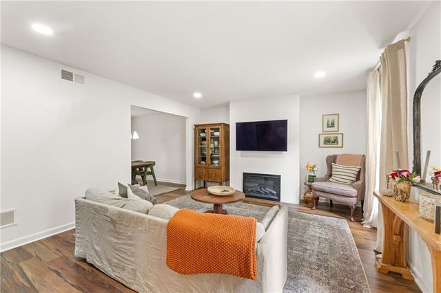 170 Laurel Mill Court, Roswell, GA 30076