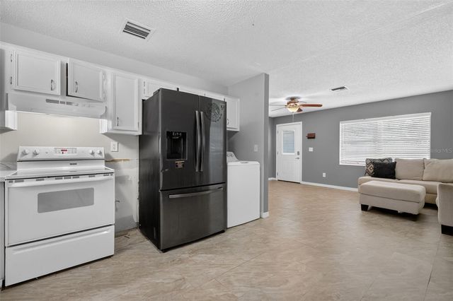1454 HOWARD STREET, Groveland, FL 34736