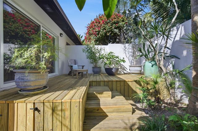 3730 Solana Rd, Miami, FL 33133