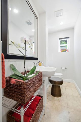 3730 Solana Rd, Miami, FL 33133