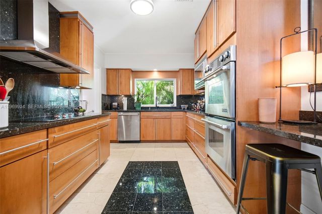 3730 Solana Rd, Miami, FL 33133