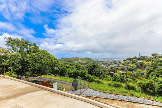 2490 Tantalus Drive, Honolulu, HI 96813