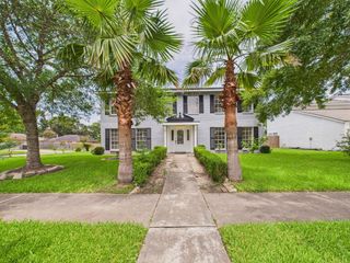 459 Woodrail Drive, Webster, TX 77598