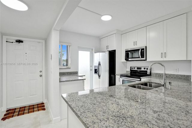 5950 Del Lago Cir 104, Sunrise, FL 33313