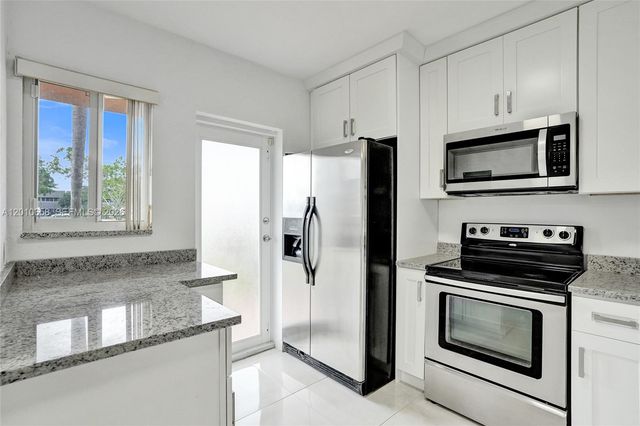 5950 Del Lago Cir 104, Sunrise, FL 33313