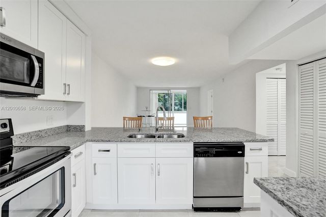 5950 Del Lago Cir 104, Sunrise, FL 33313