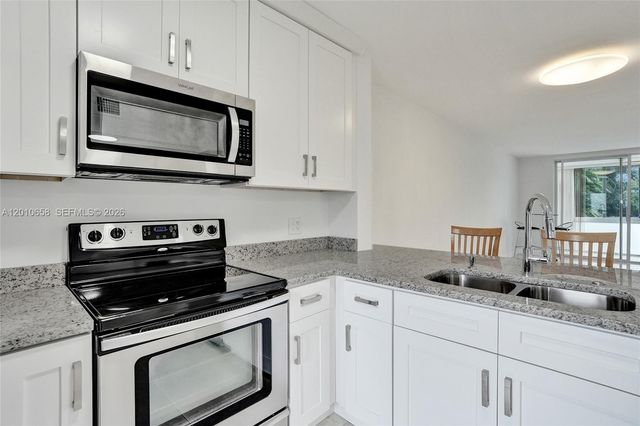 5950 Del Lago Cir 104, Sunrise, FL 33313