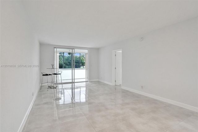 5950 Del Lago Cir 104, Sunrise, FL 33313