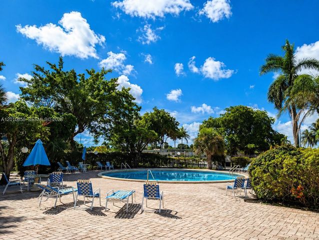 5950 Del Lago Cir 104, Sunrise, FL 33313