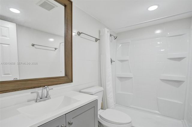 5950 Del Lago Cir 104, Sunrise, FL 33313