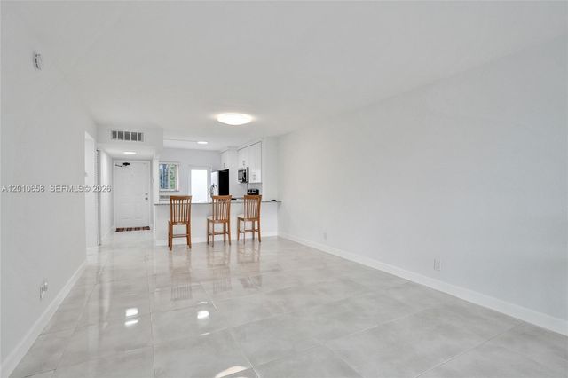 5950 Del Lago Cir 104, Sunrise, FL 33313