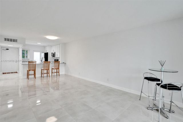 5950 Del Lago Cir 104, Sunrise, FL 33313