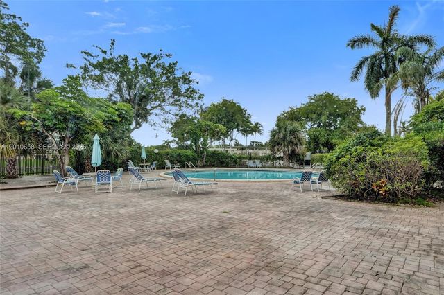 5950 Del Lago Cir 104, Sunrise, FL 33313