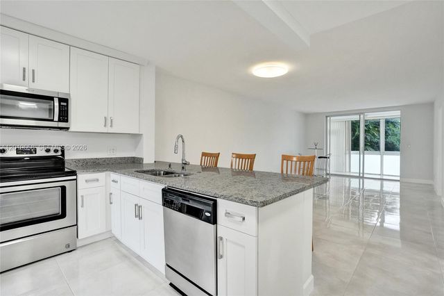 5950 Del Lago Cir 104, Sunrise, FL 33313