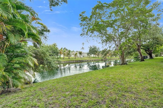 5950 Del Lago Cir 104, Sunrise, FL 33313