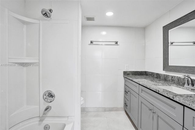 5950 Del Lago Cir 104, Sunrise, FL 33313