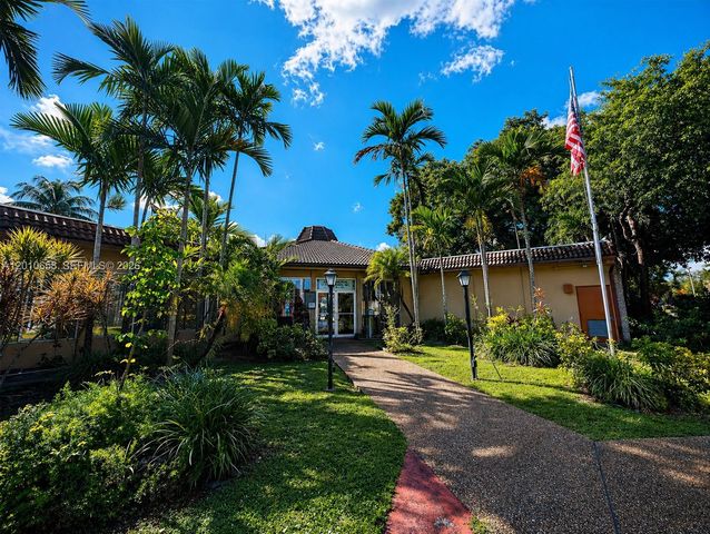5950 Del Lago Cir 104, Sunrise, FL 33313