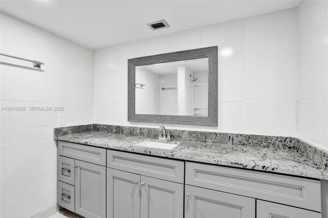 5950 Del Lago Cir 104, Sunrise, FL 33313
