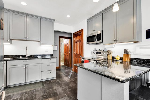 2231 S 62nd STREET, West Allis, WI 53219