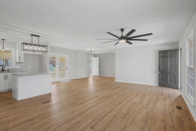 832 Britton Ave, Gallatin, TN 37066