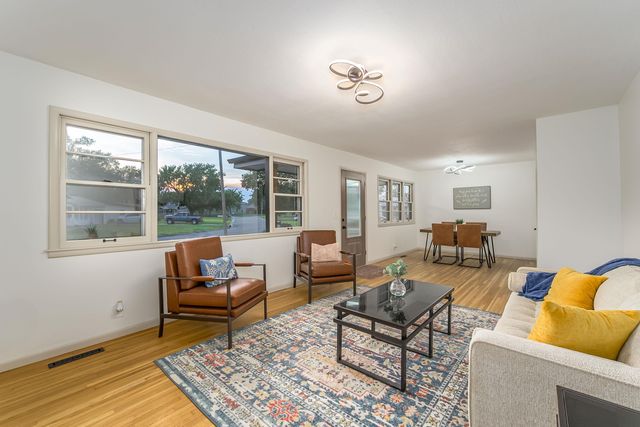 1308 N Brunswick Ln, Wichita, KS 67212