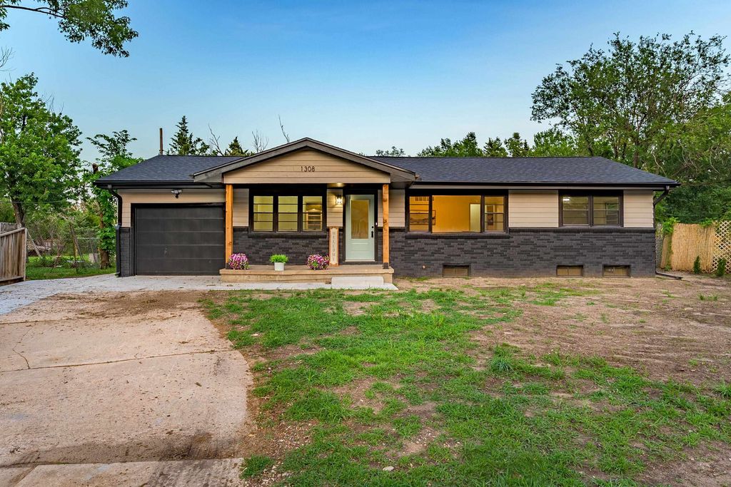 1308 N Brunswick Ln, Wichita, KS 67212