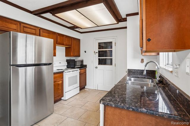 717 Murphy Court, Linden, MI 48451