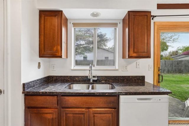 717 Murphy Court, Linden, MI 48451