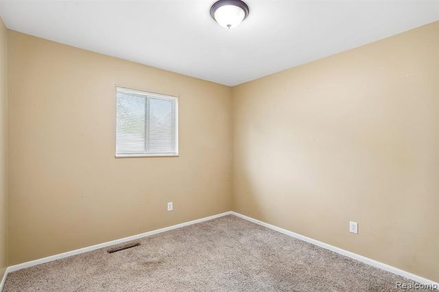 717 Murphy Court, Linden, MI 48451